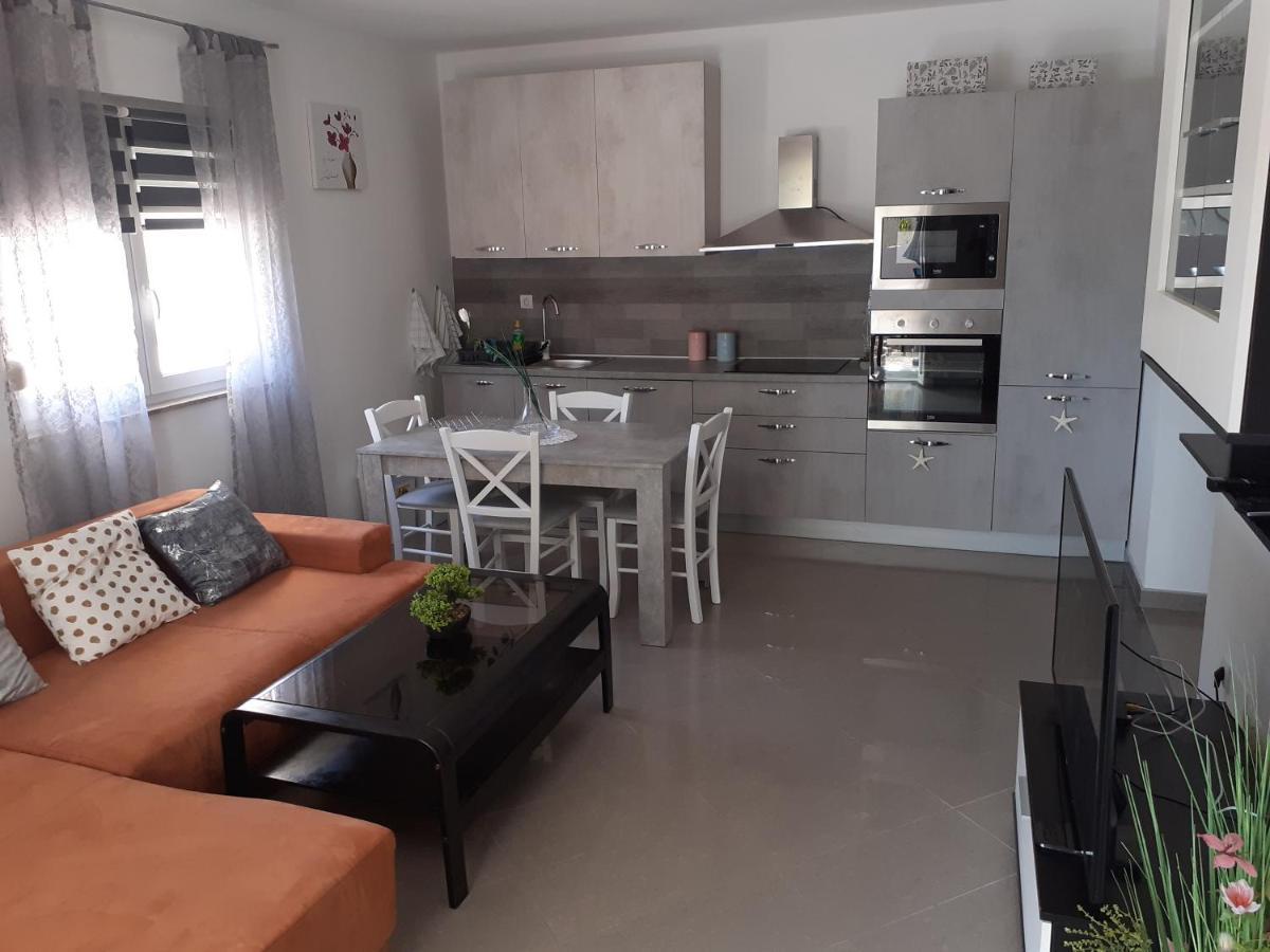 Apartamento Apartman Nada Ližnjan Exterior foto